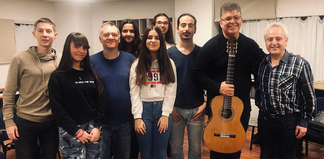 Welson Tremura teaching a music workshop